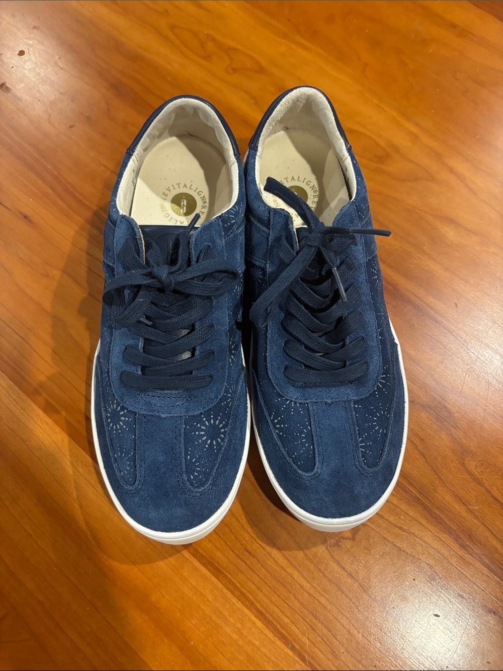 REVITALIGN Orthotic Embossed Suede Sneakers SIZE 8.5 Med Width
